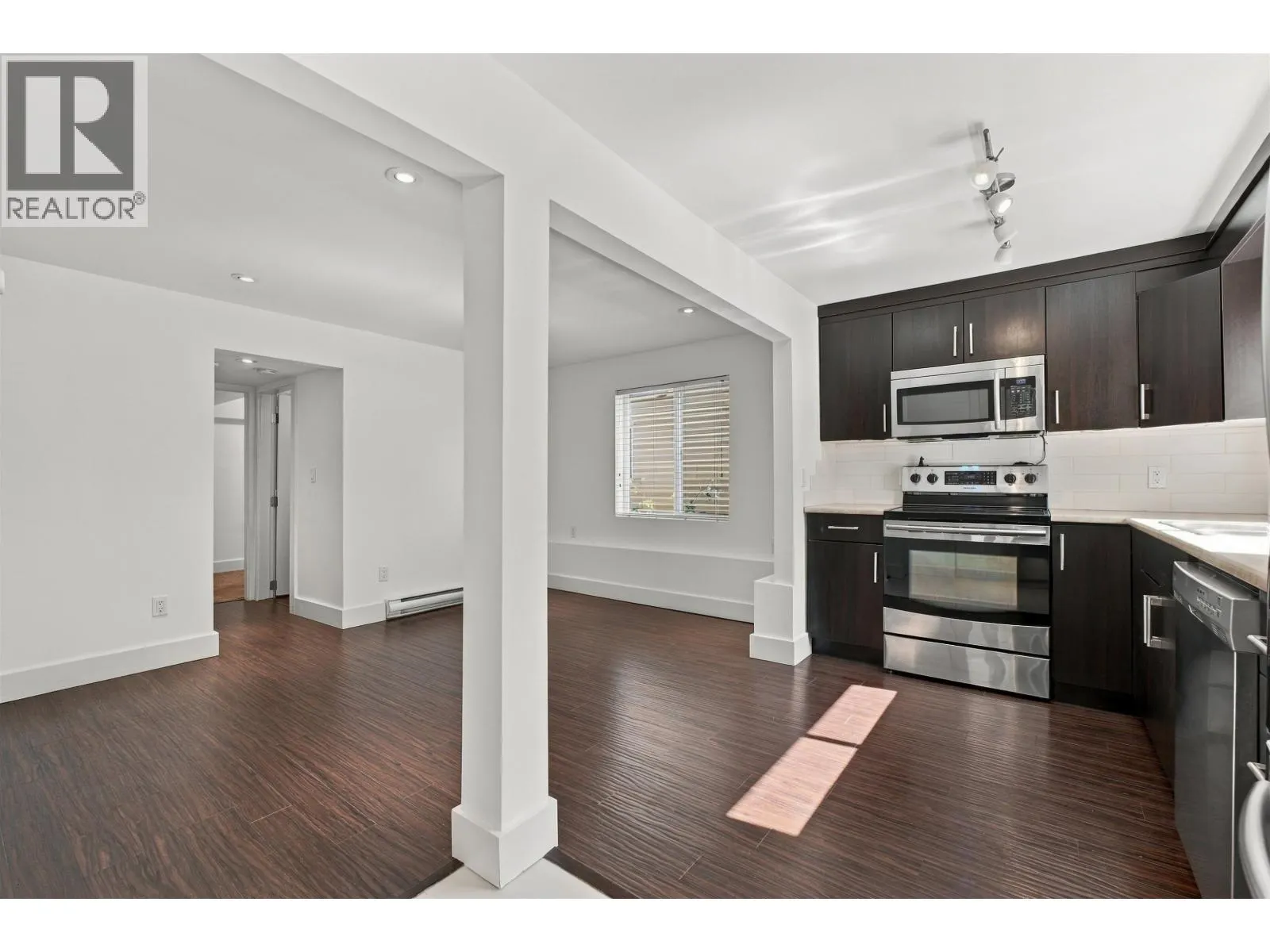 1153 WELLINGTON DRIVE