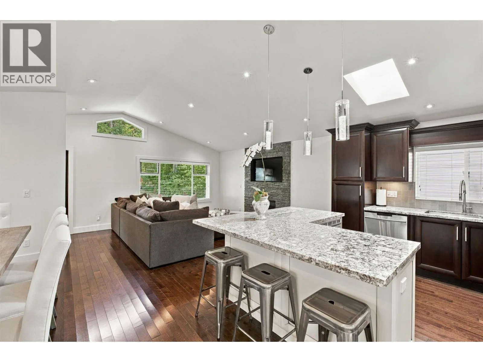 1153 WELLINGTON DRIVE