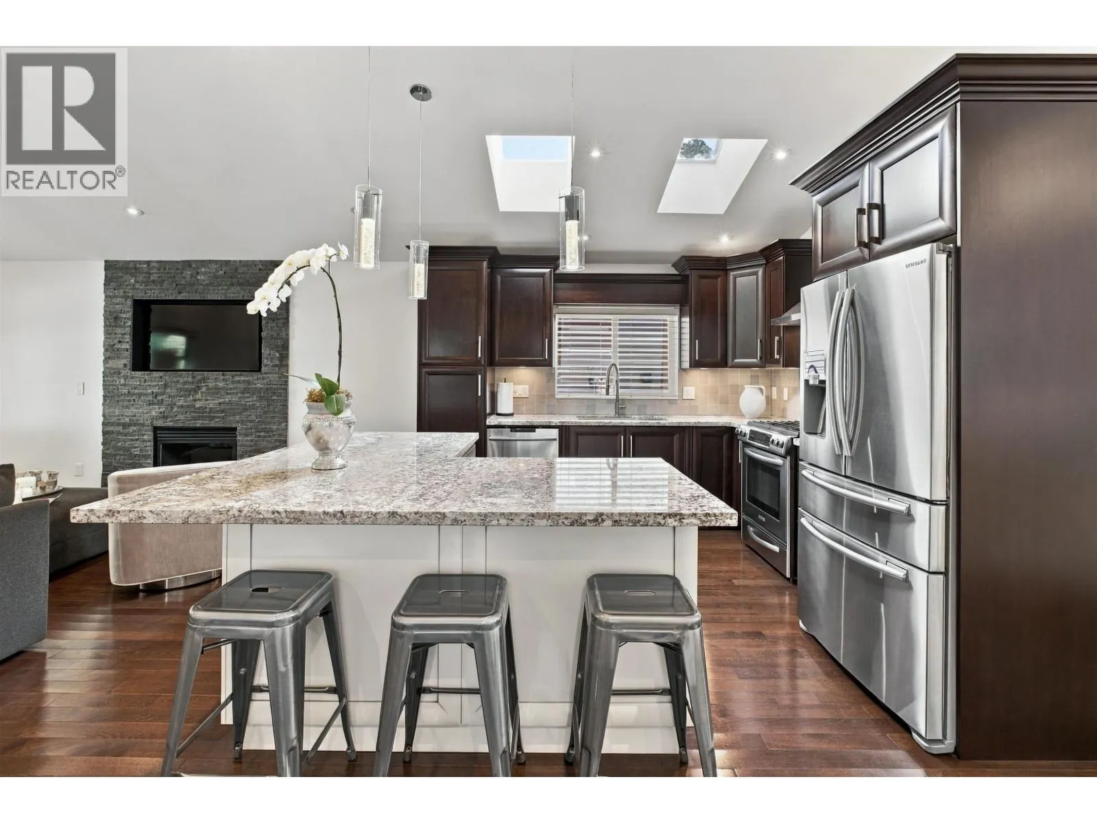 1153 WELLINGTON DRIVE