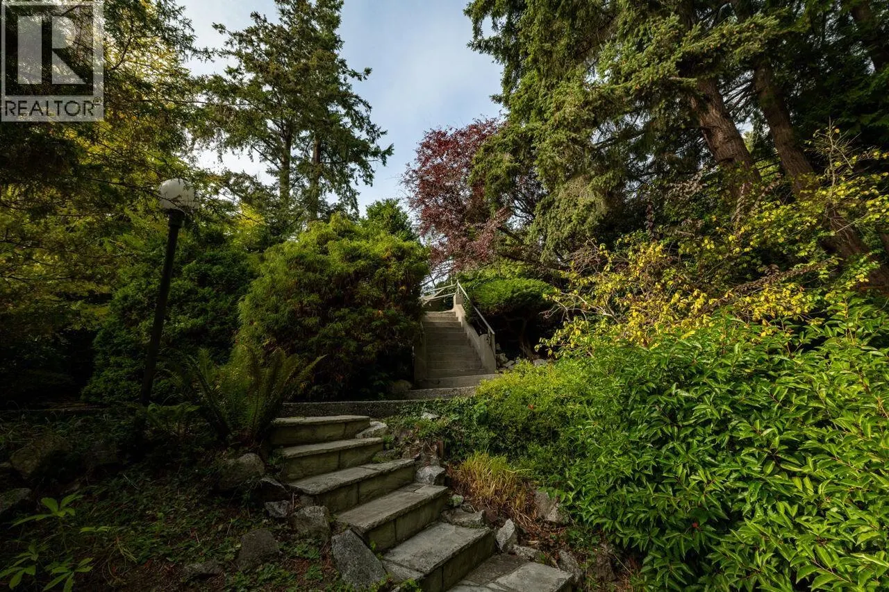4052 MARINE DRIVE