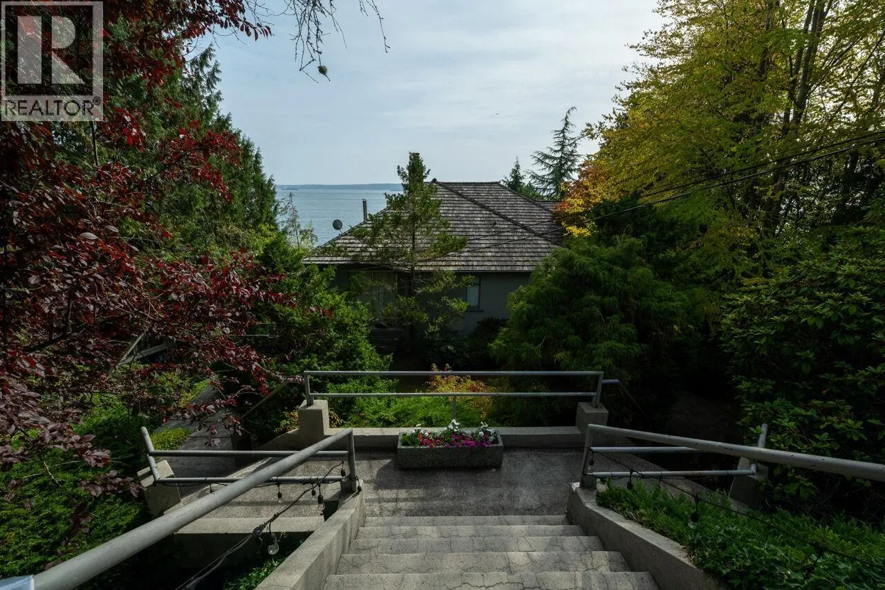 4052 MARINE DRIVE