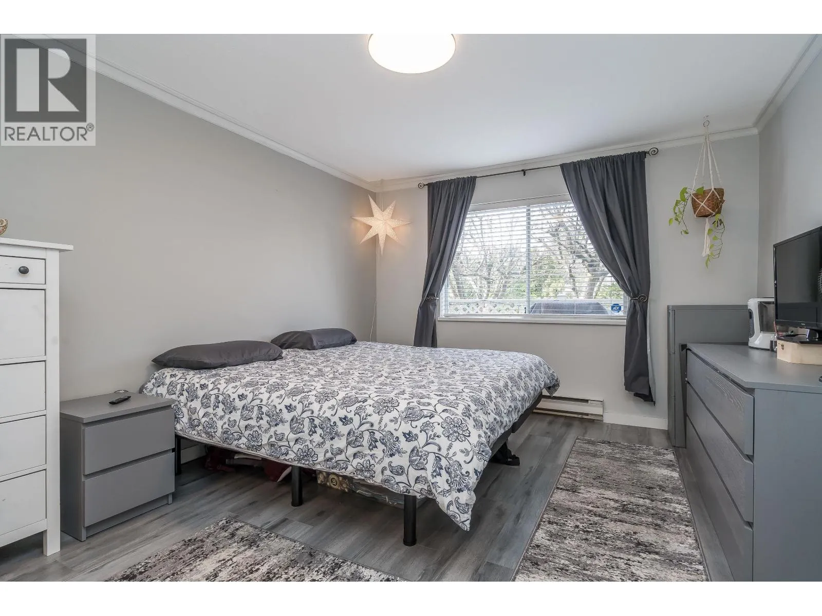 103 3088 FLINT STREET