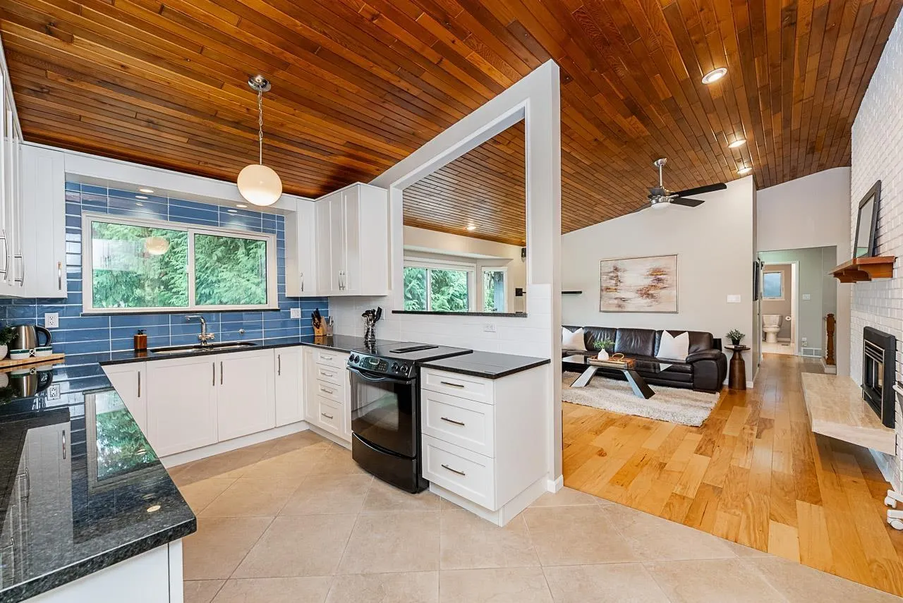 6115 SUNWOOD DRIVE