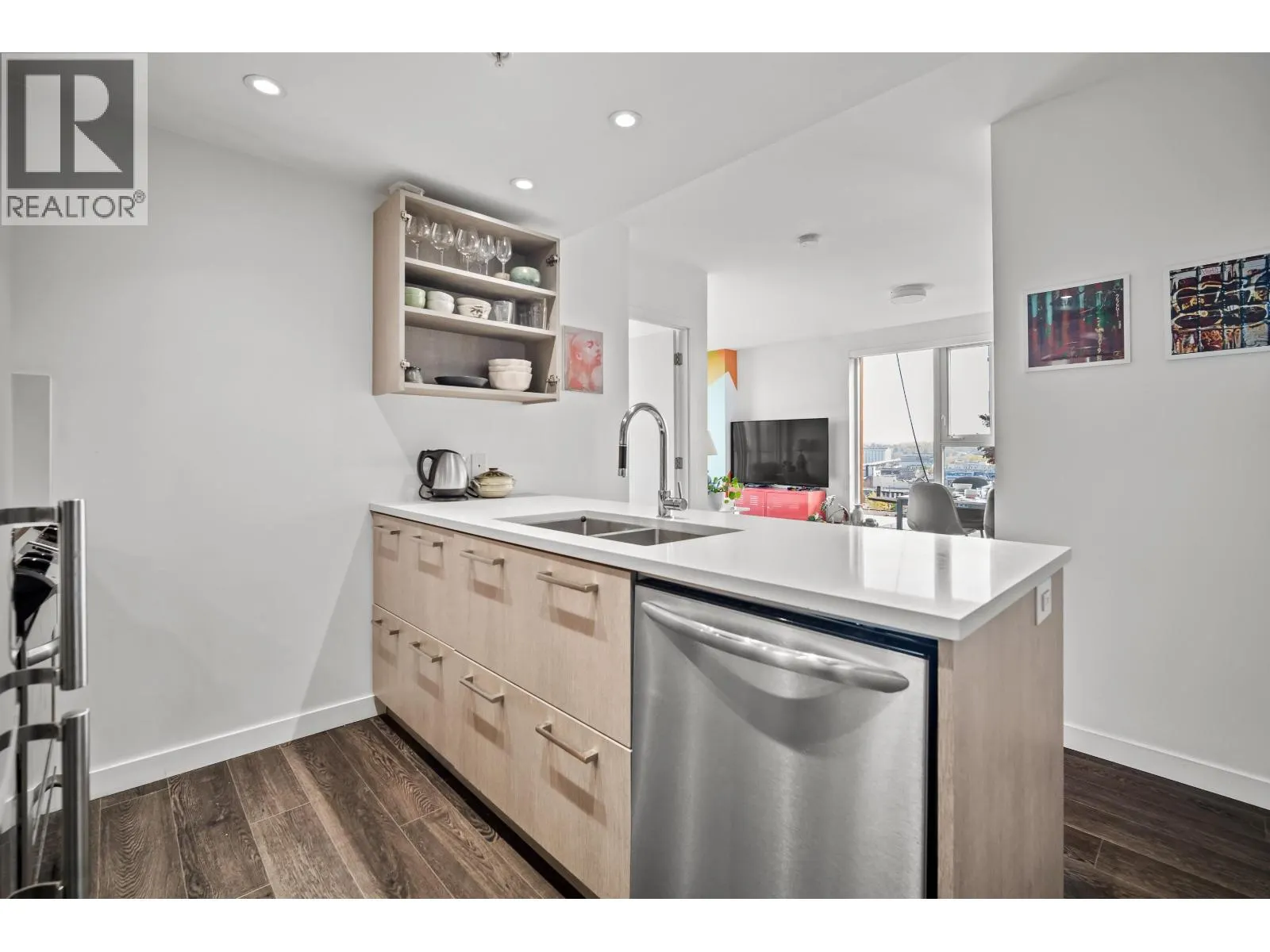 909 955 E HASTINGS STREET