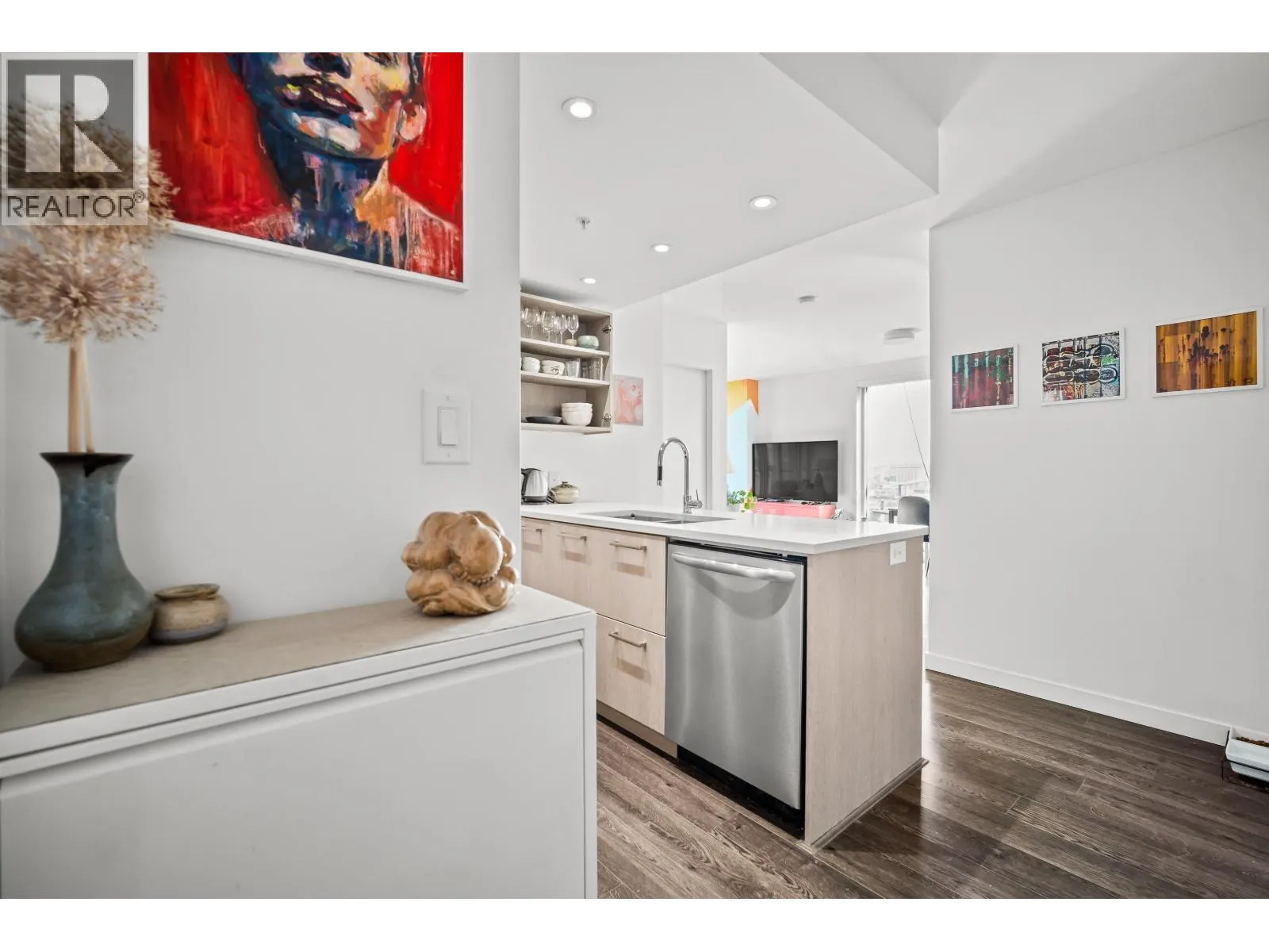 909 955 E HASTINGS STREET