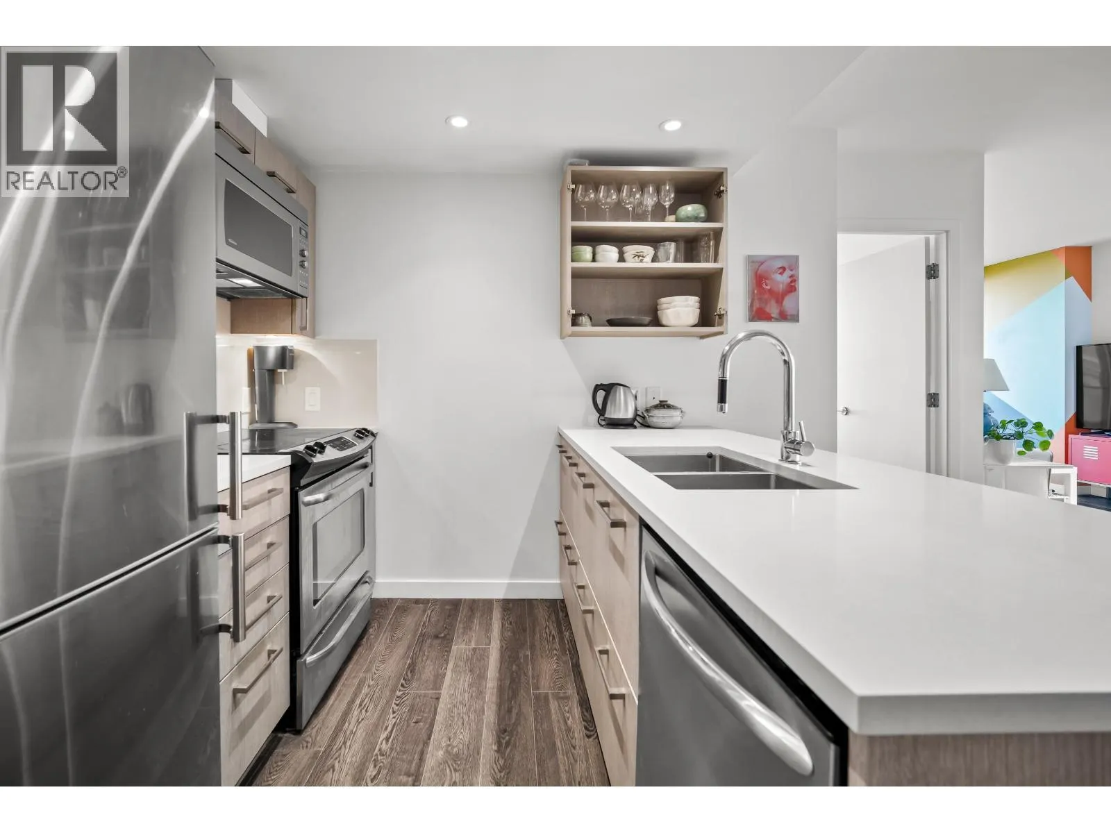 909 955 E HASTINGS STREET