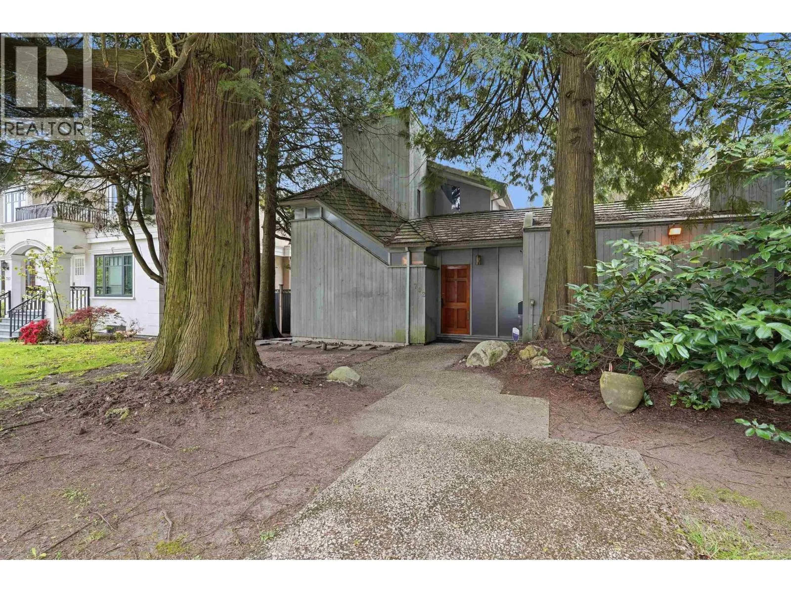 792 W 54TH AVENUE