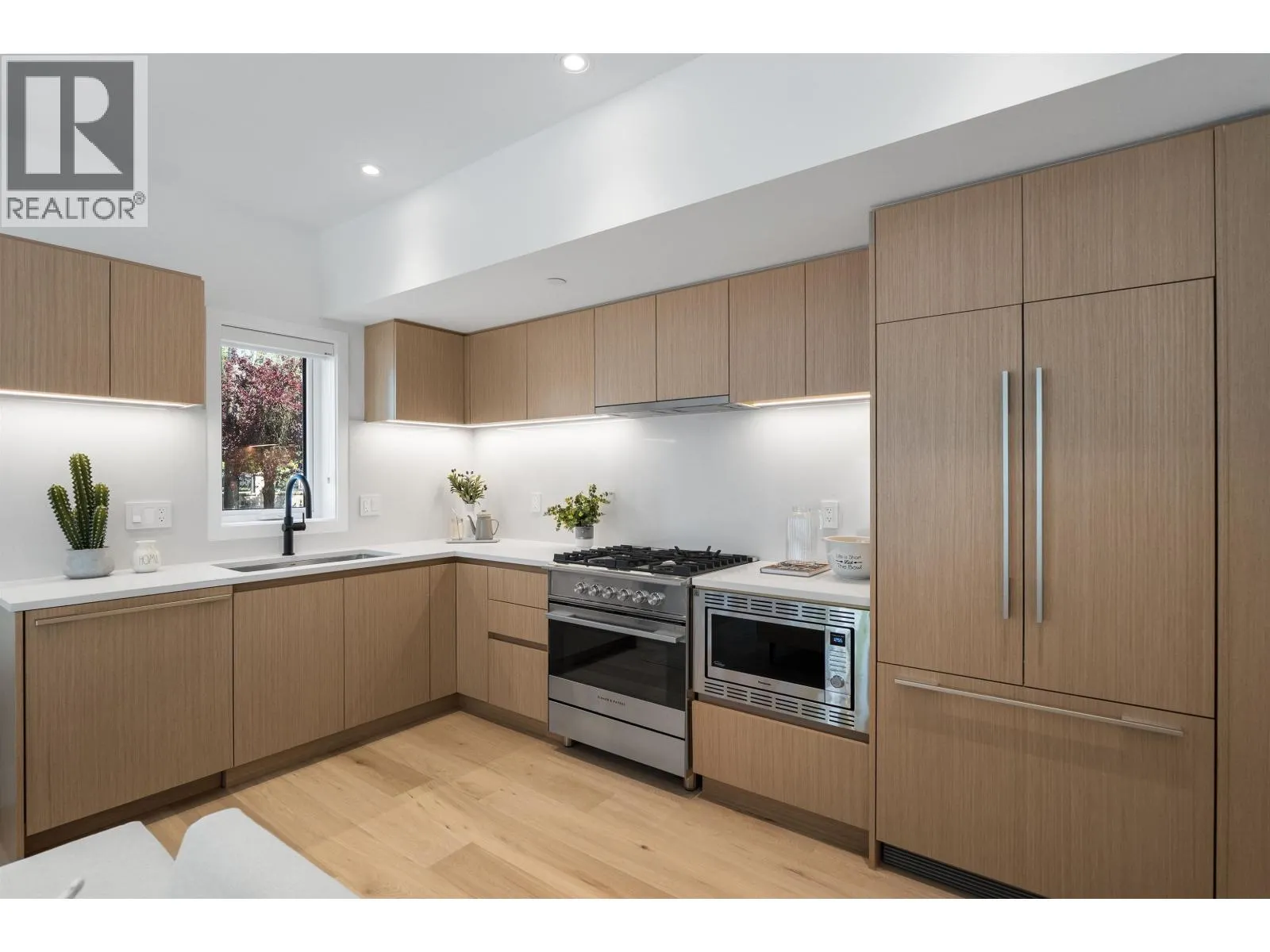 1008 W 52ND AVENUE