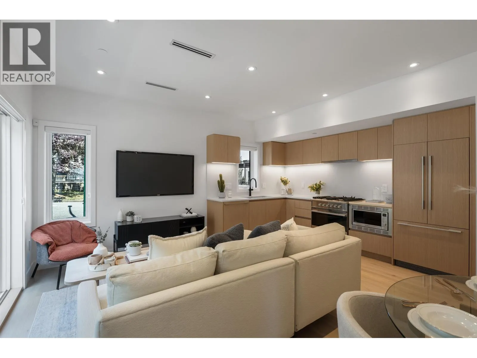 1008 W 52ND AVENUE