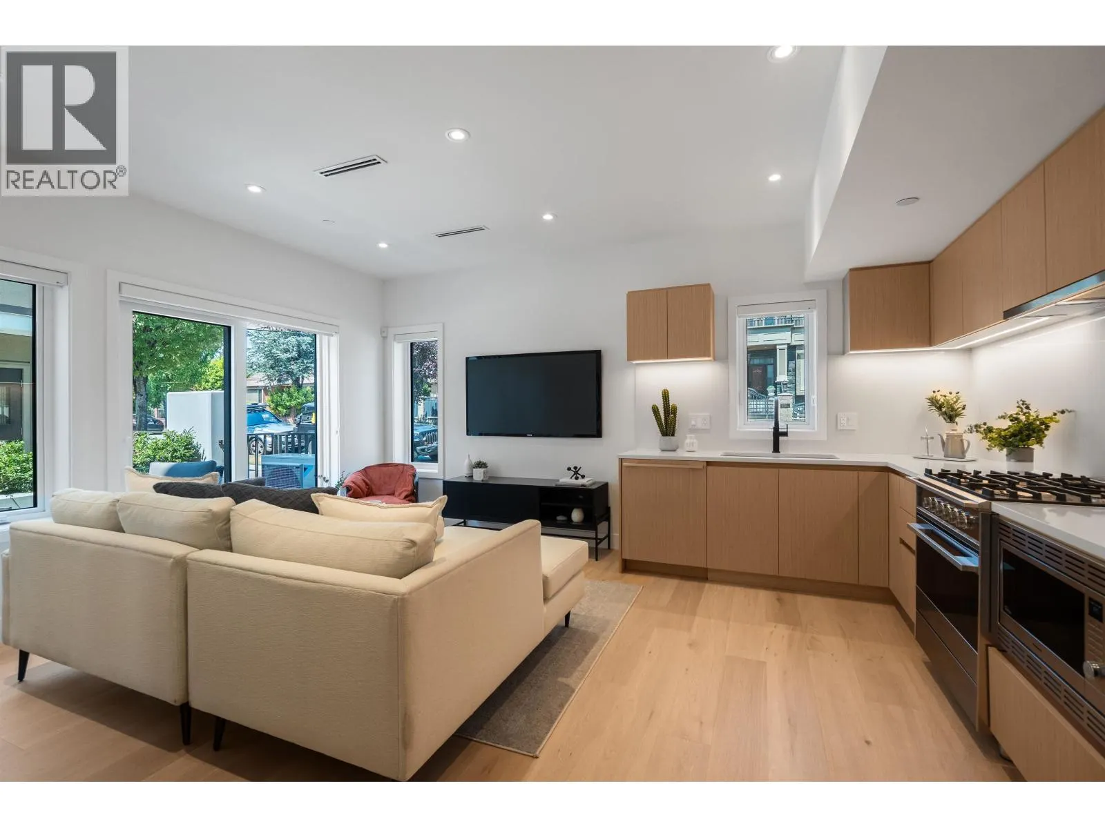 1008 W 52ND AVENUE