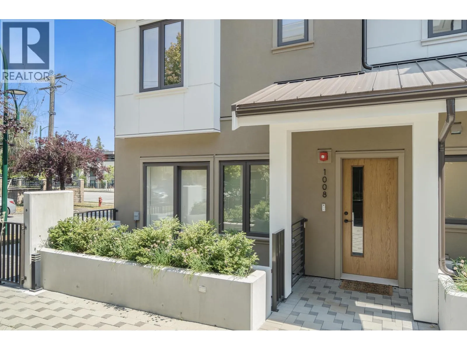 1008 W 52ND AVENUE