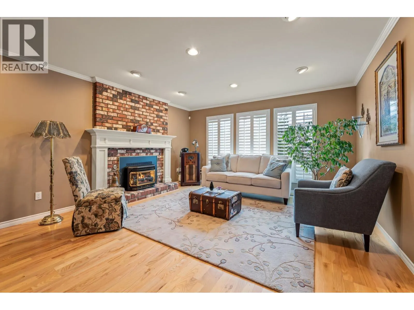 3162 OXFORD STREET