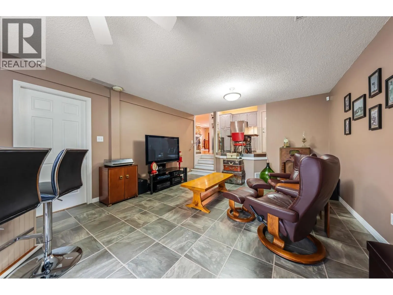 3162 OXFORD STREET