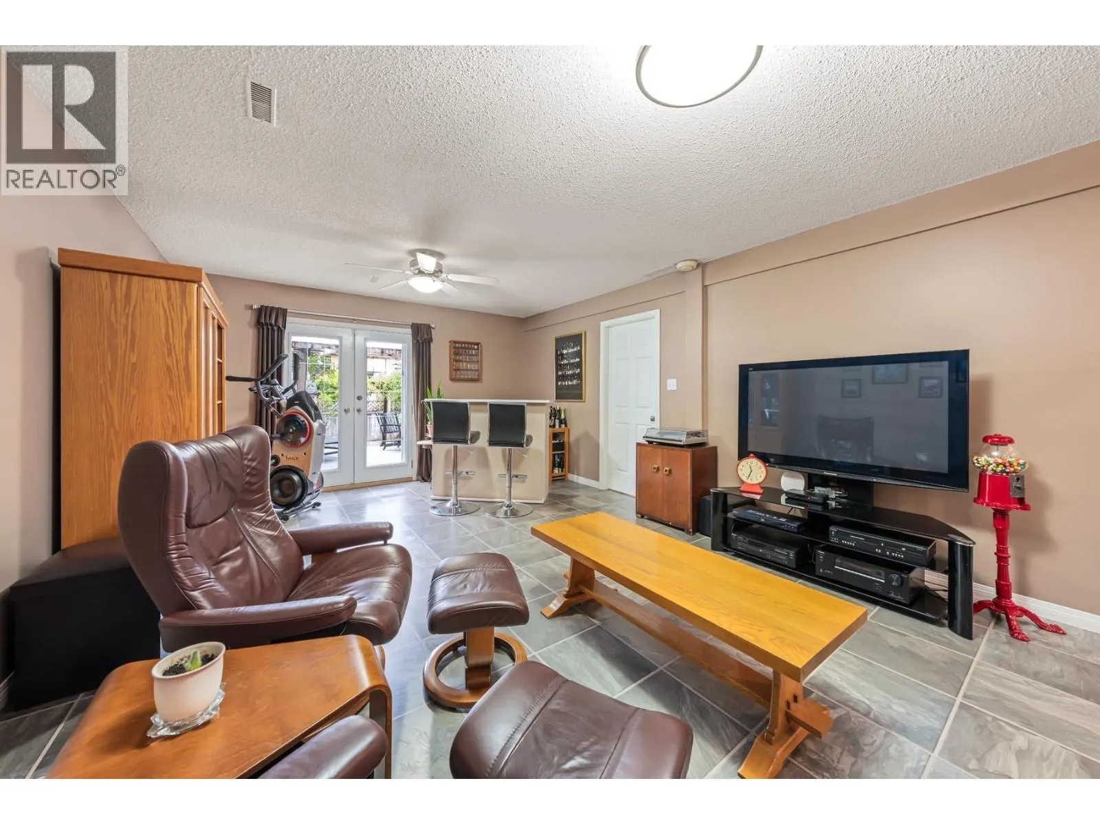 3162 OXFORD STREET