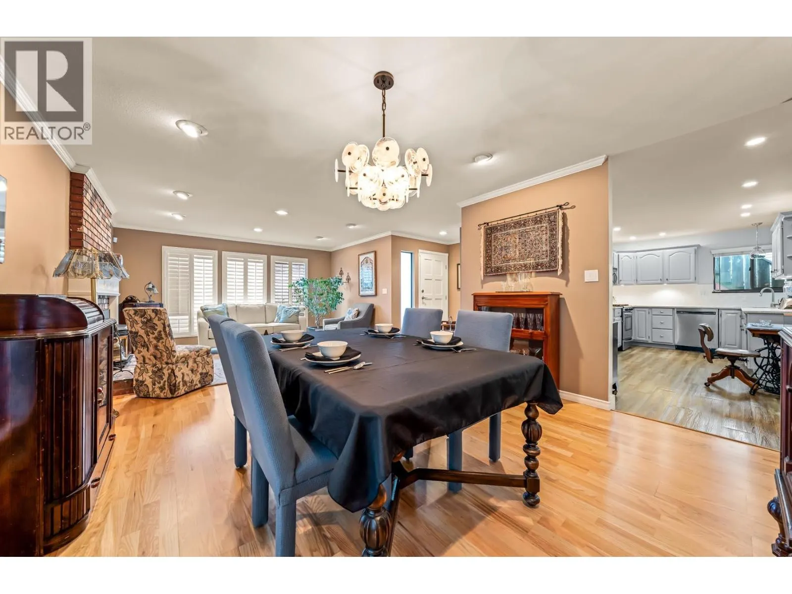 3162 OXFORD STREET