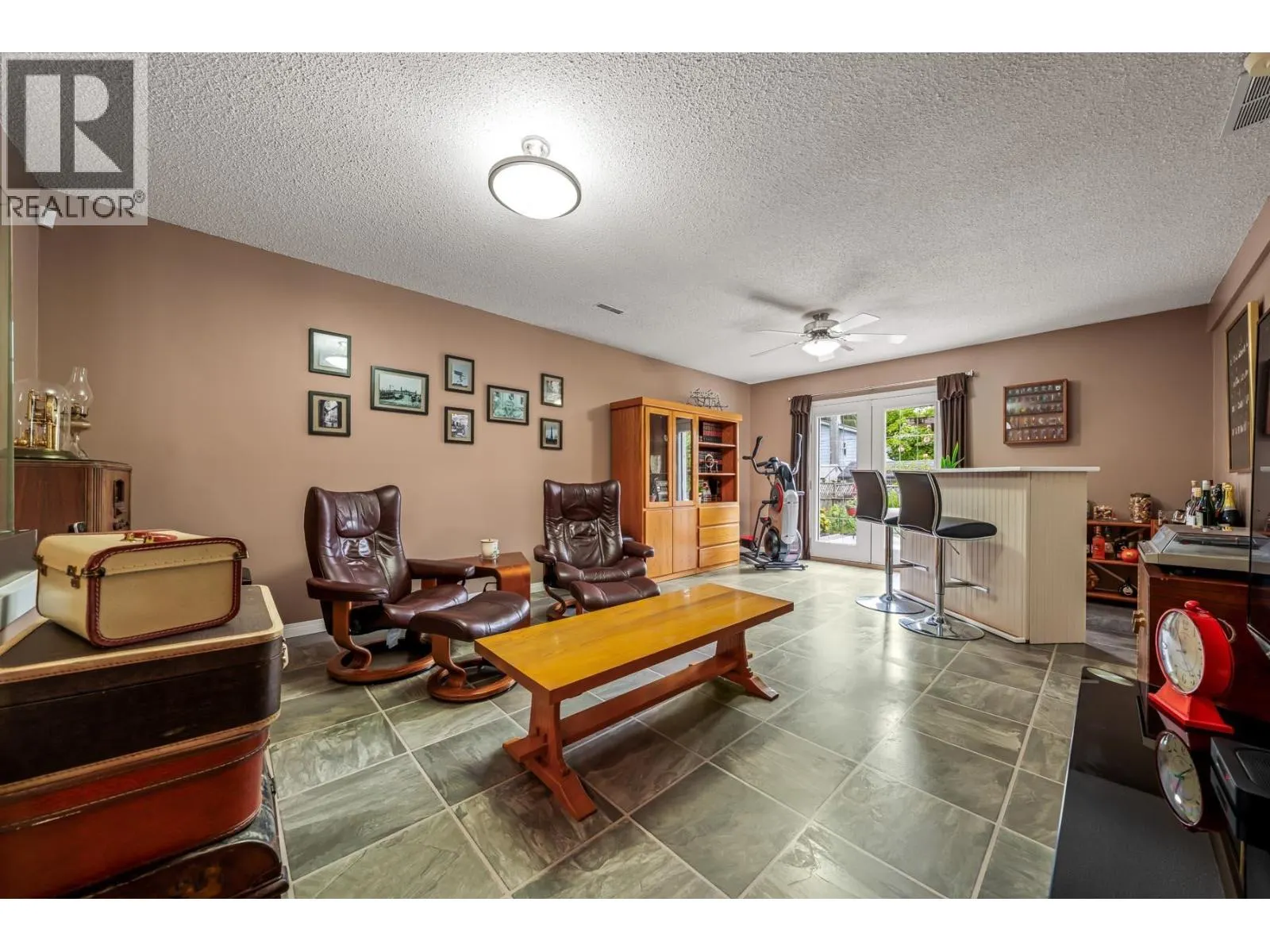 3162 OXFORD STREET