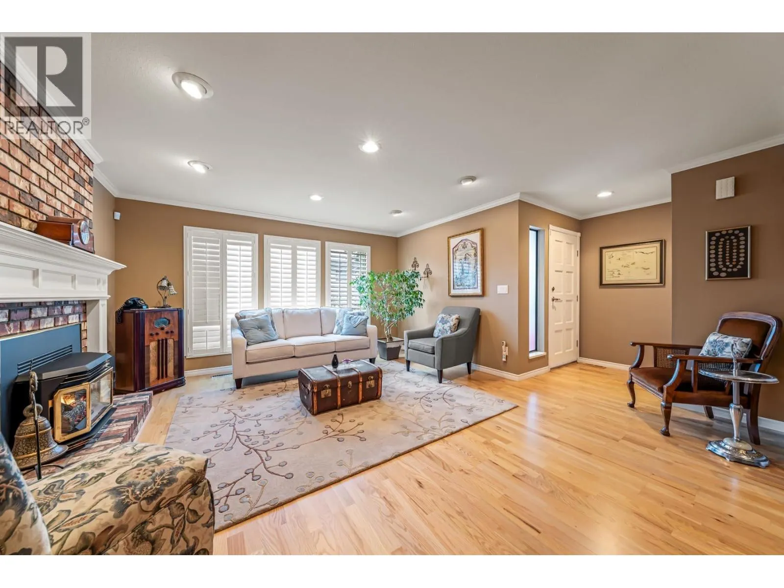 3162 OXFORD STREET