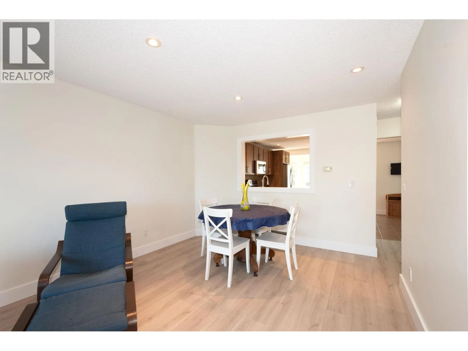 138 1140 CASTLE CRESCENT