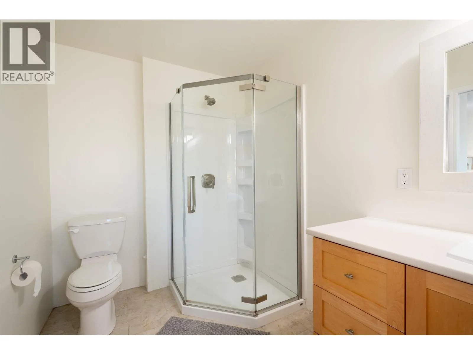 138 1140 CASTLE CRESCENT