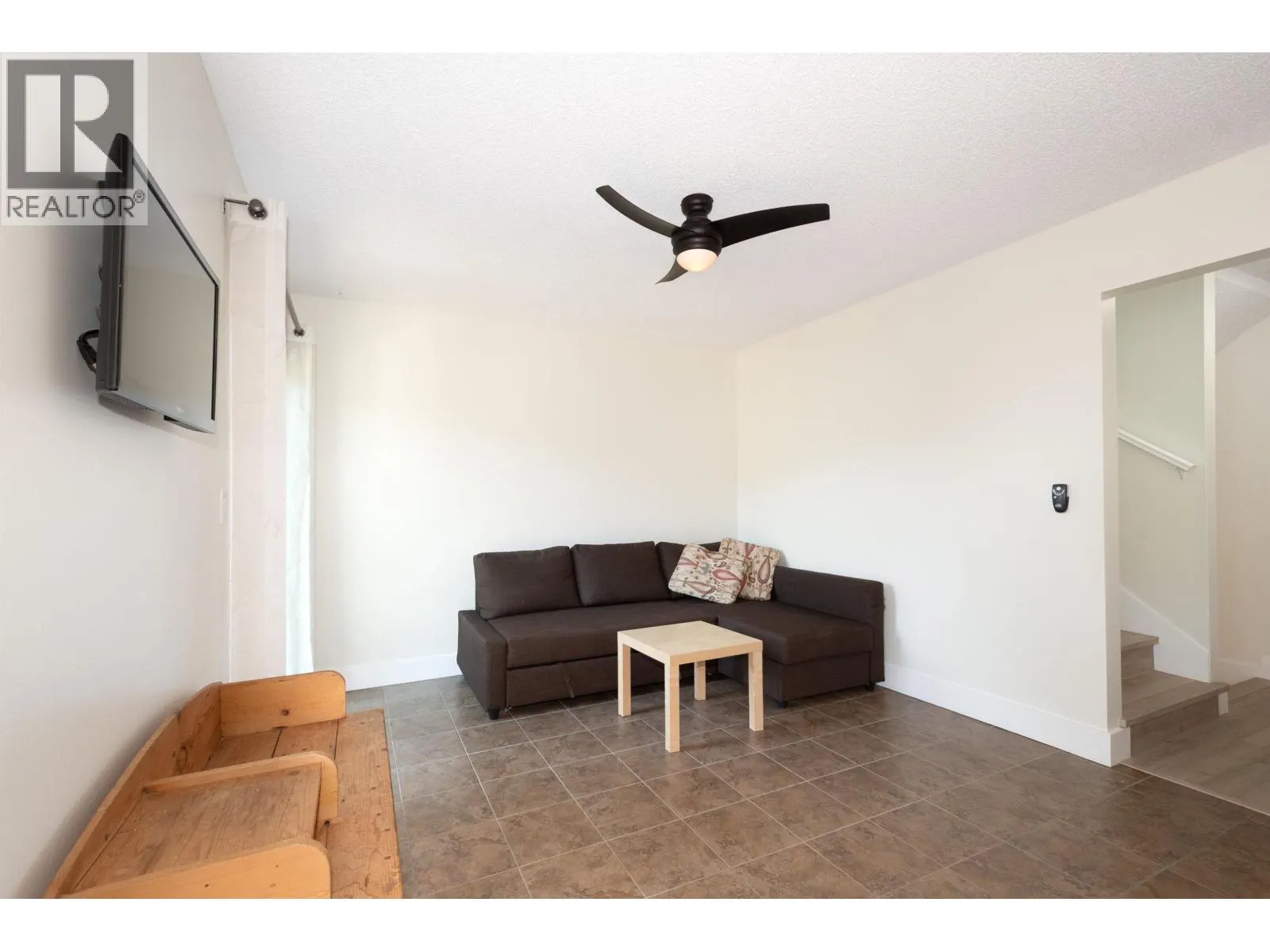 138 1140 CASTLE CRESCENT
