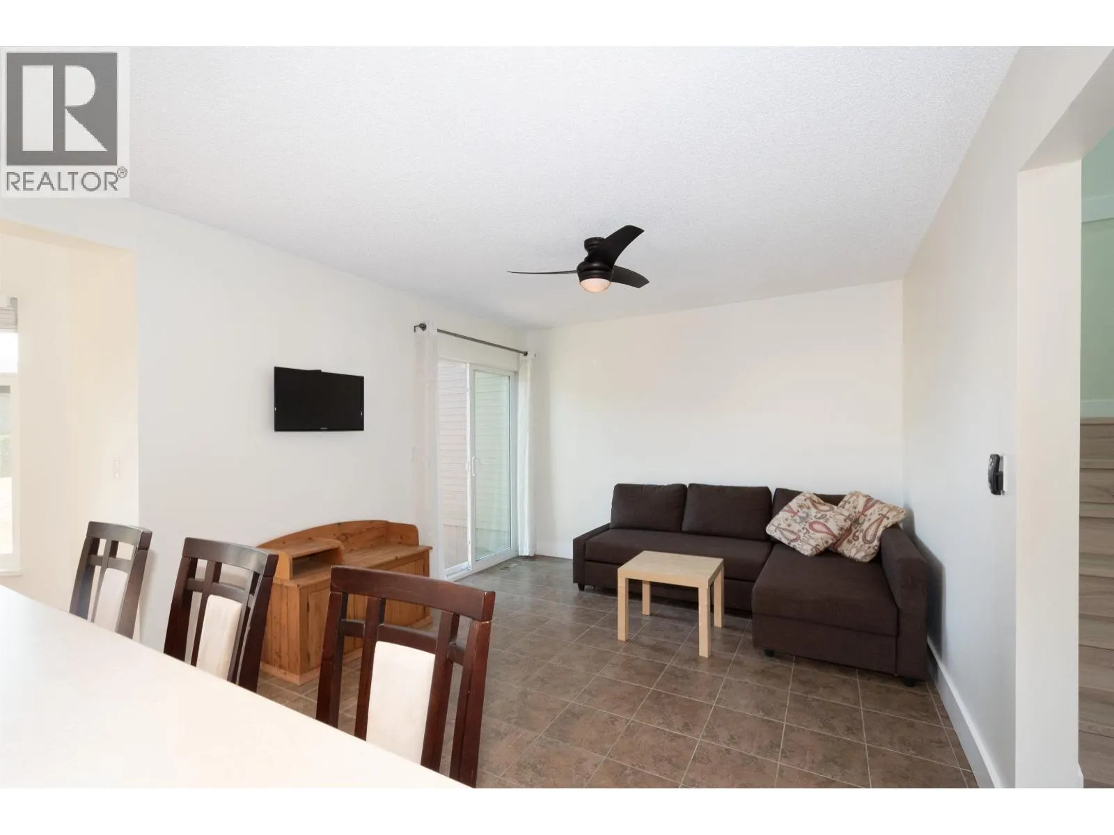 138 1140 CASTLE CRESCENT