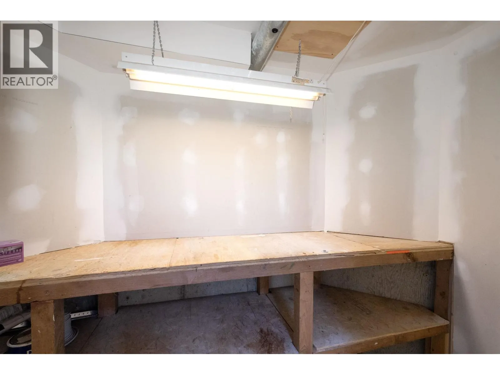 138 1140 CASTLE CRESCENT