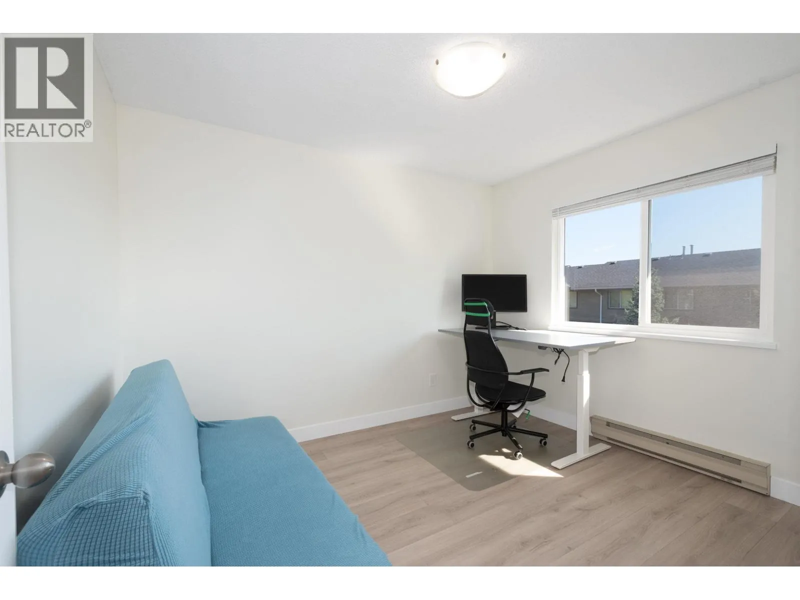 138 1140 CASTLE CRESCENT