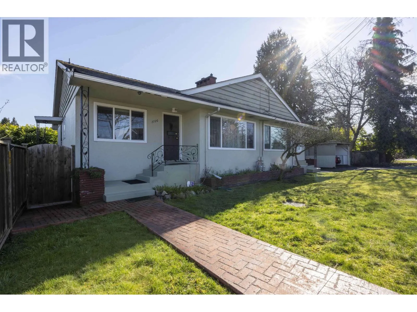 7720 7722 GRAHAM AVENUE