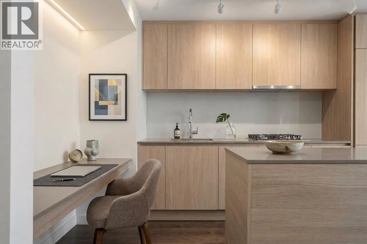 1803 988 QUAYSIDE DRIVE