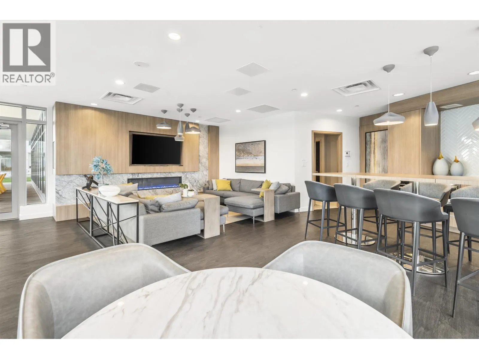 1803 988 QUAYSIDE DRIVE