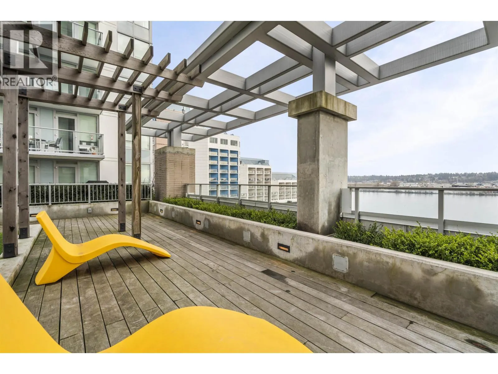 1803 988 QUAYSIDE DRIVE