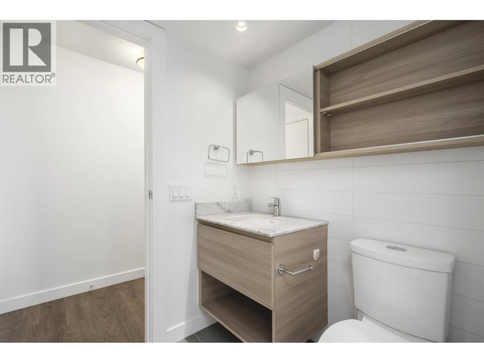 1803 988 QUAYSIDE DRIVE