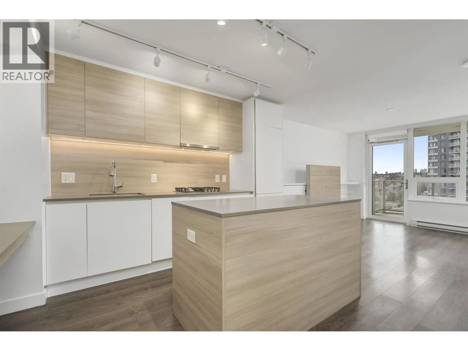 1803 988 QUAYSIDE DRIVE