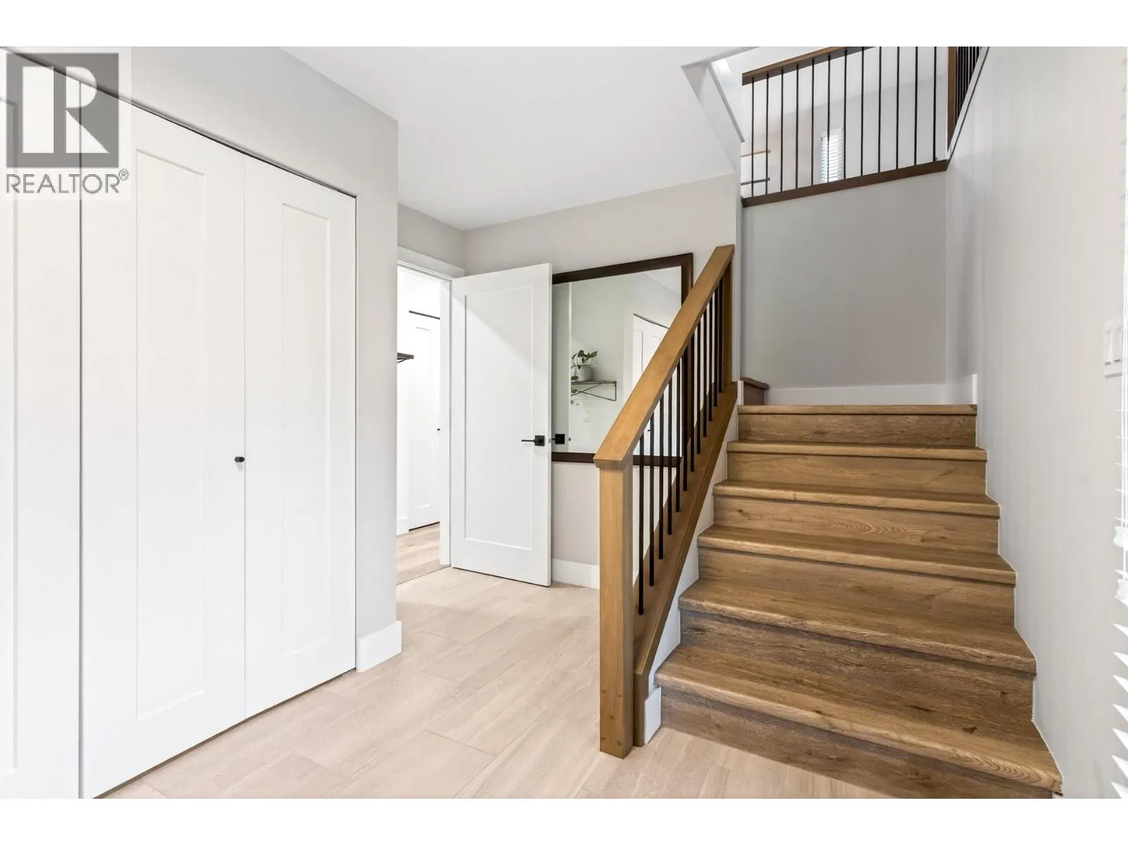 969 MANSFIELD CRESCENT