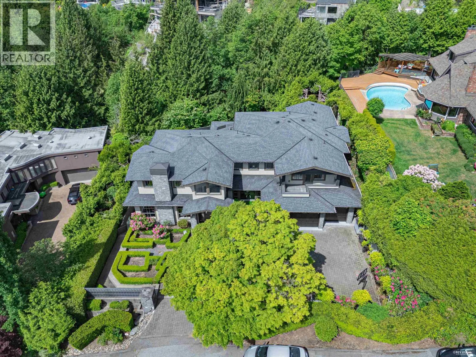 1108 HIGHLAND PLACE