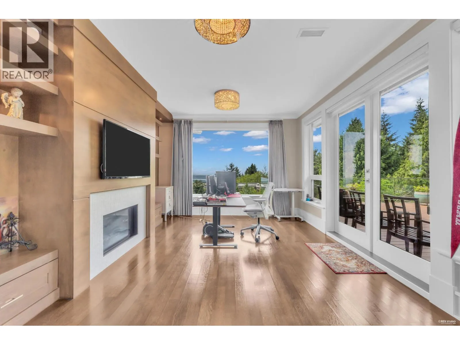 1108 HIGHLAND PLACE