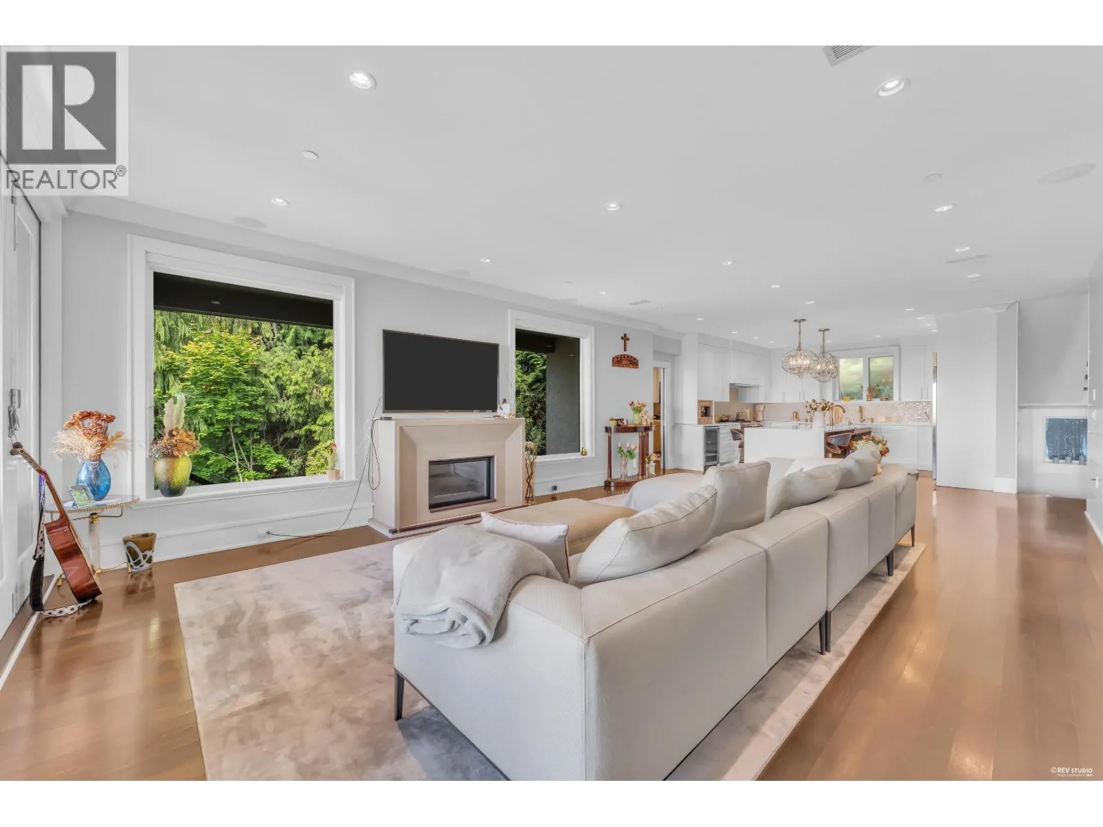1108 HIGHLAND PLACE