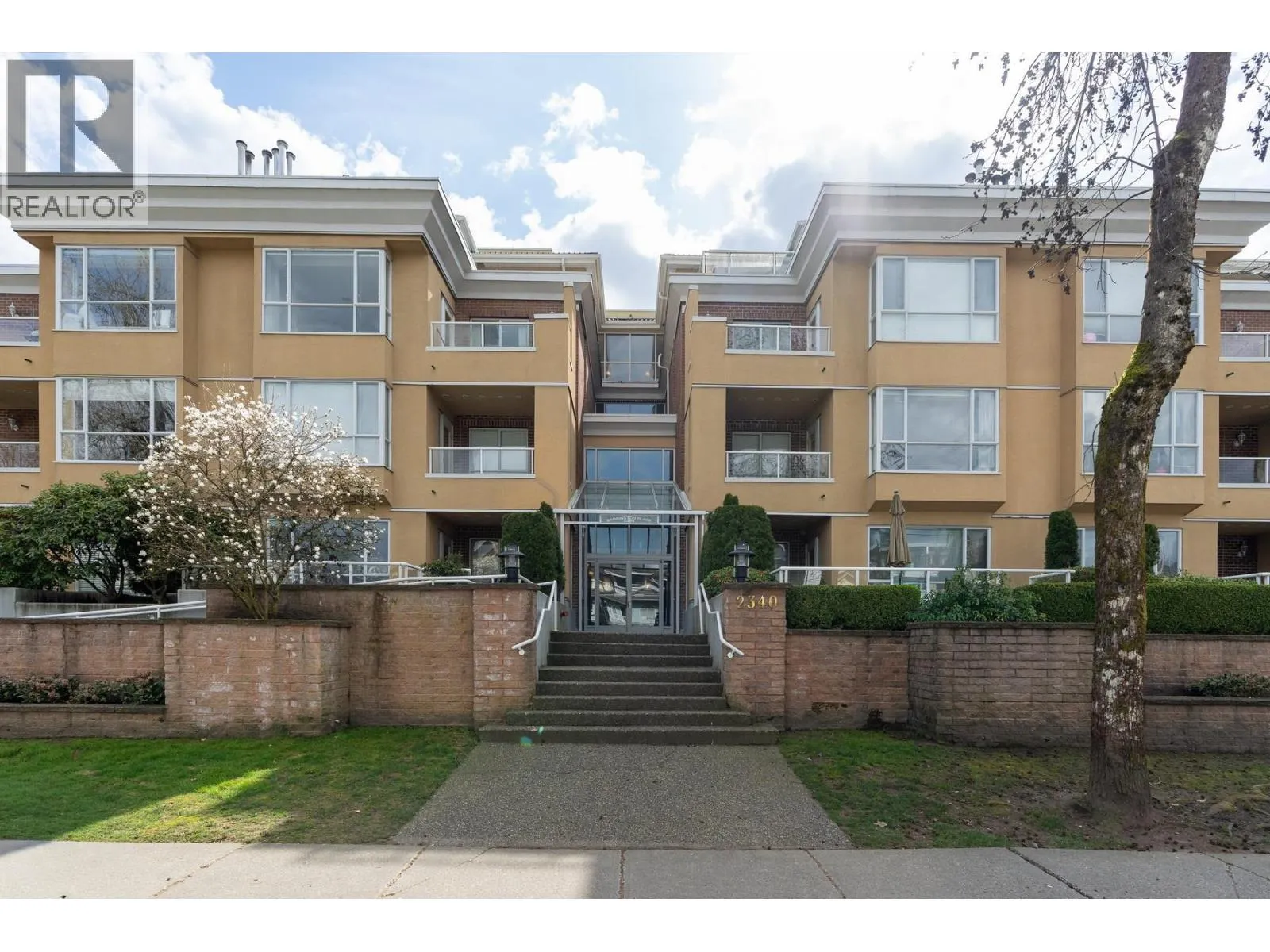 404 2340 HAWTHORNE AVENUE