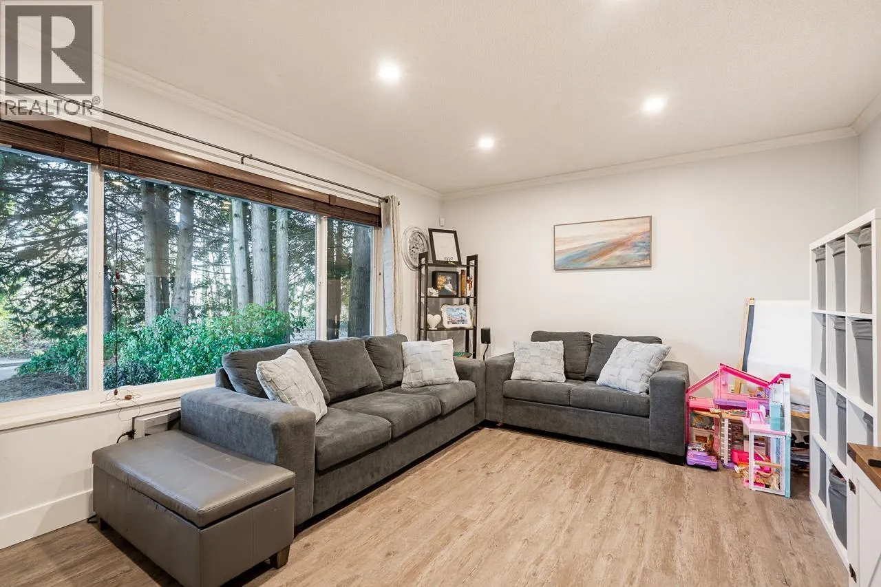 1668 CONNAUGHT DRIVE