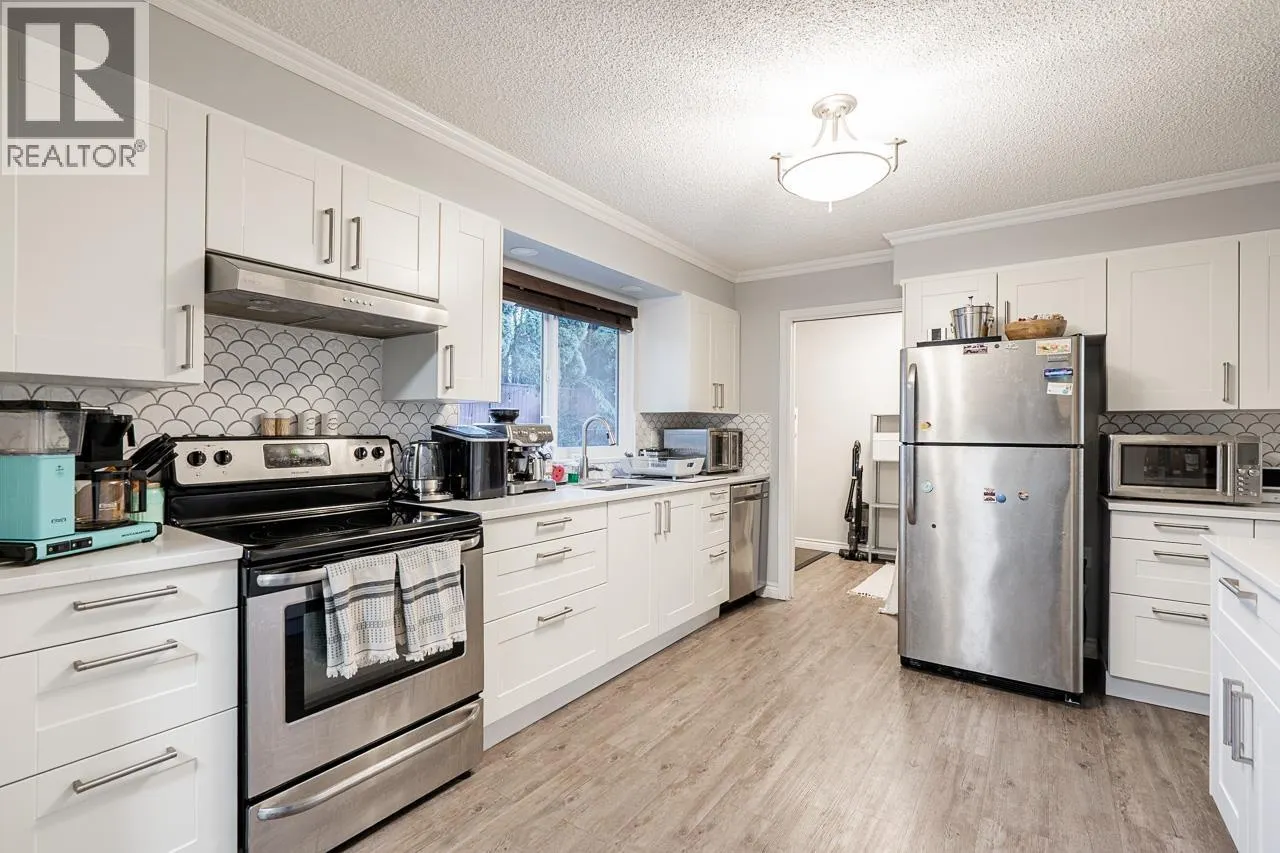 1668 CONNAUGHT DRIVE