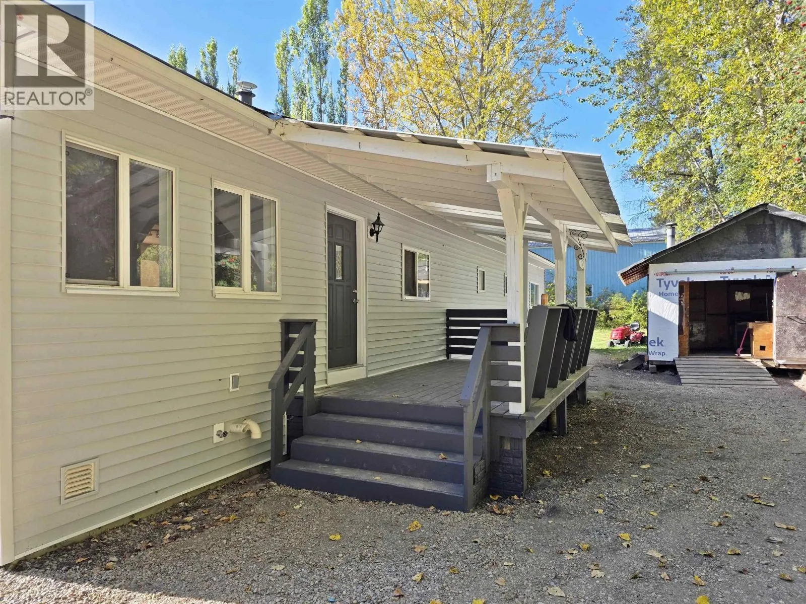1042 MAPLE DRIVE