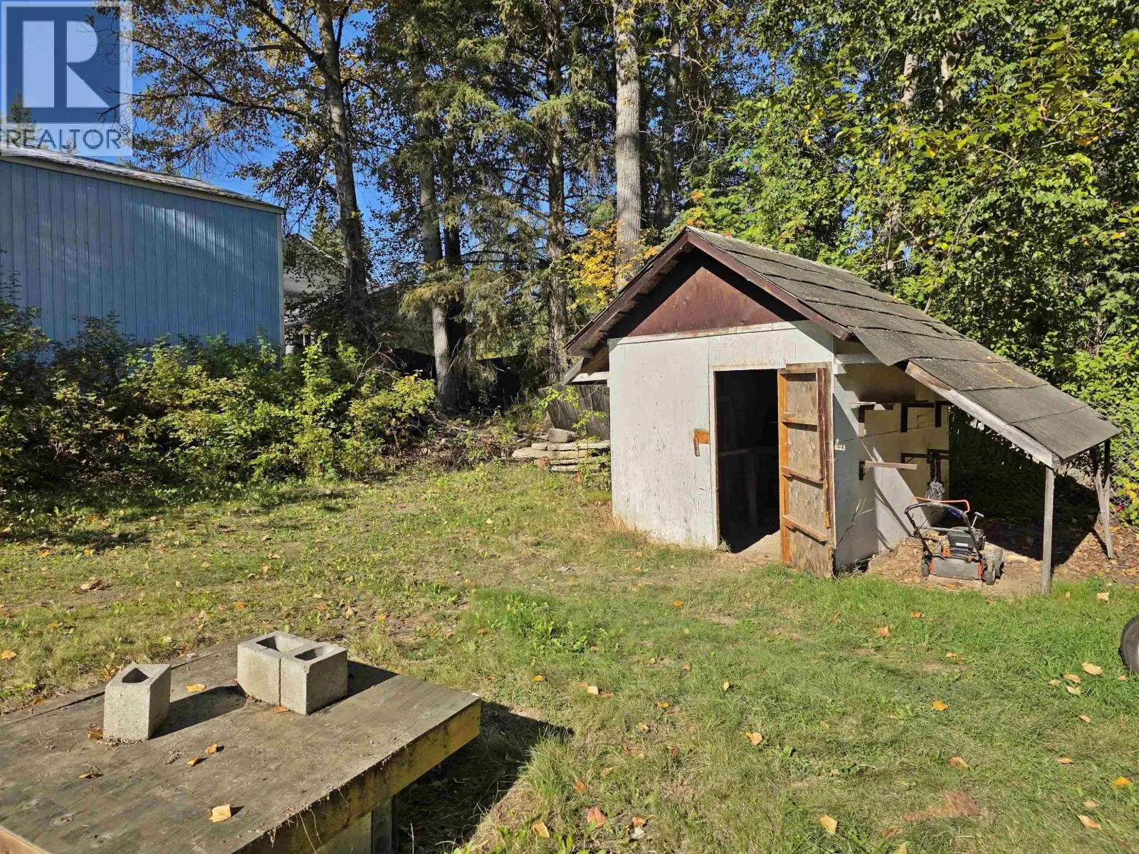 1042 MAPLE DRIVE
