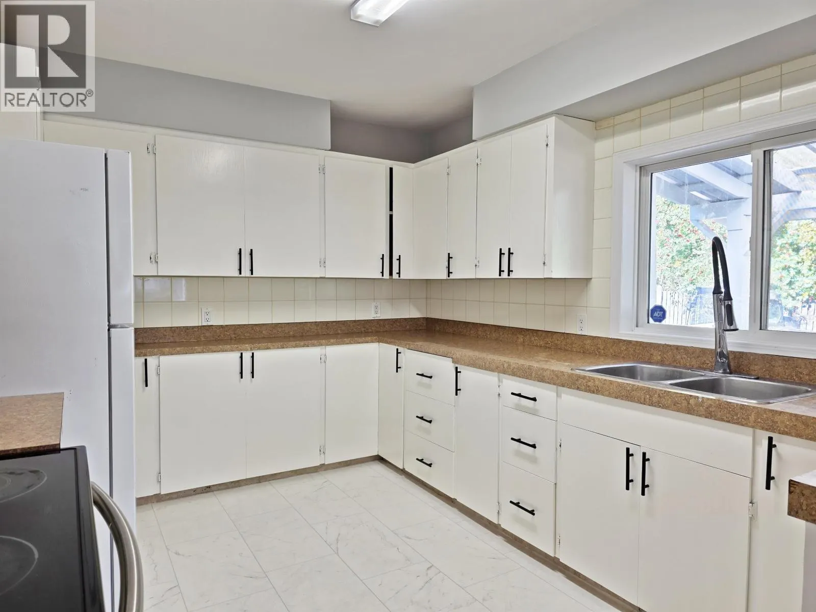 1042 MAPLE DRIVE