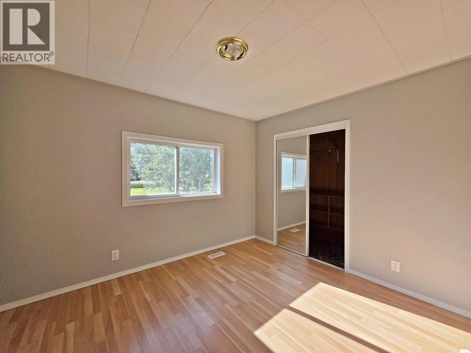 1042 MAPLE DRIVE