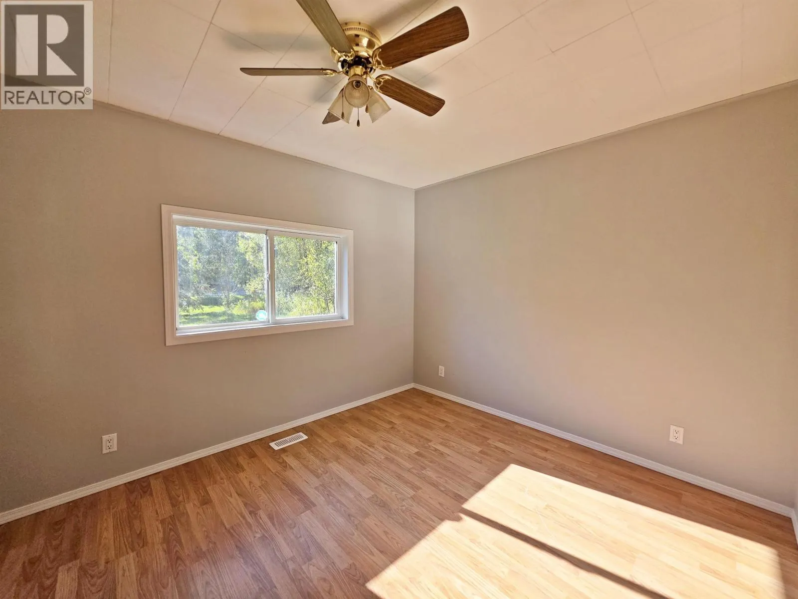 1042 MAPLE DRIVE