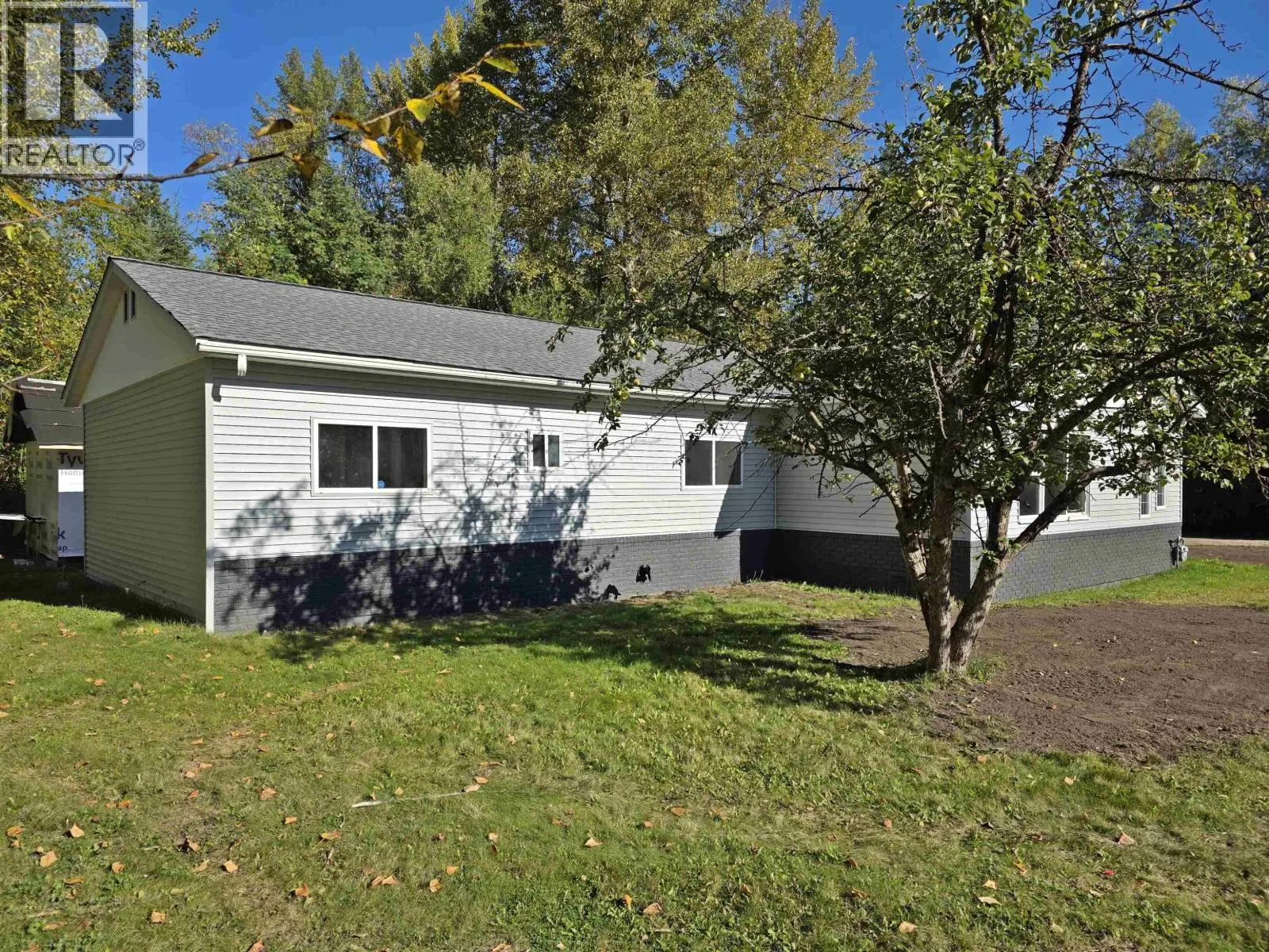 1042 MAPLE DRIVE