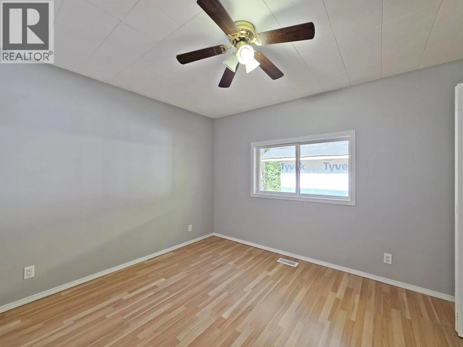 1042 MAPLE DRIVE