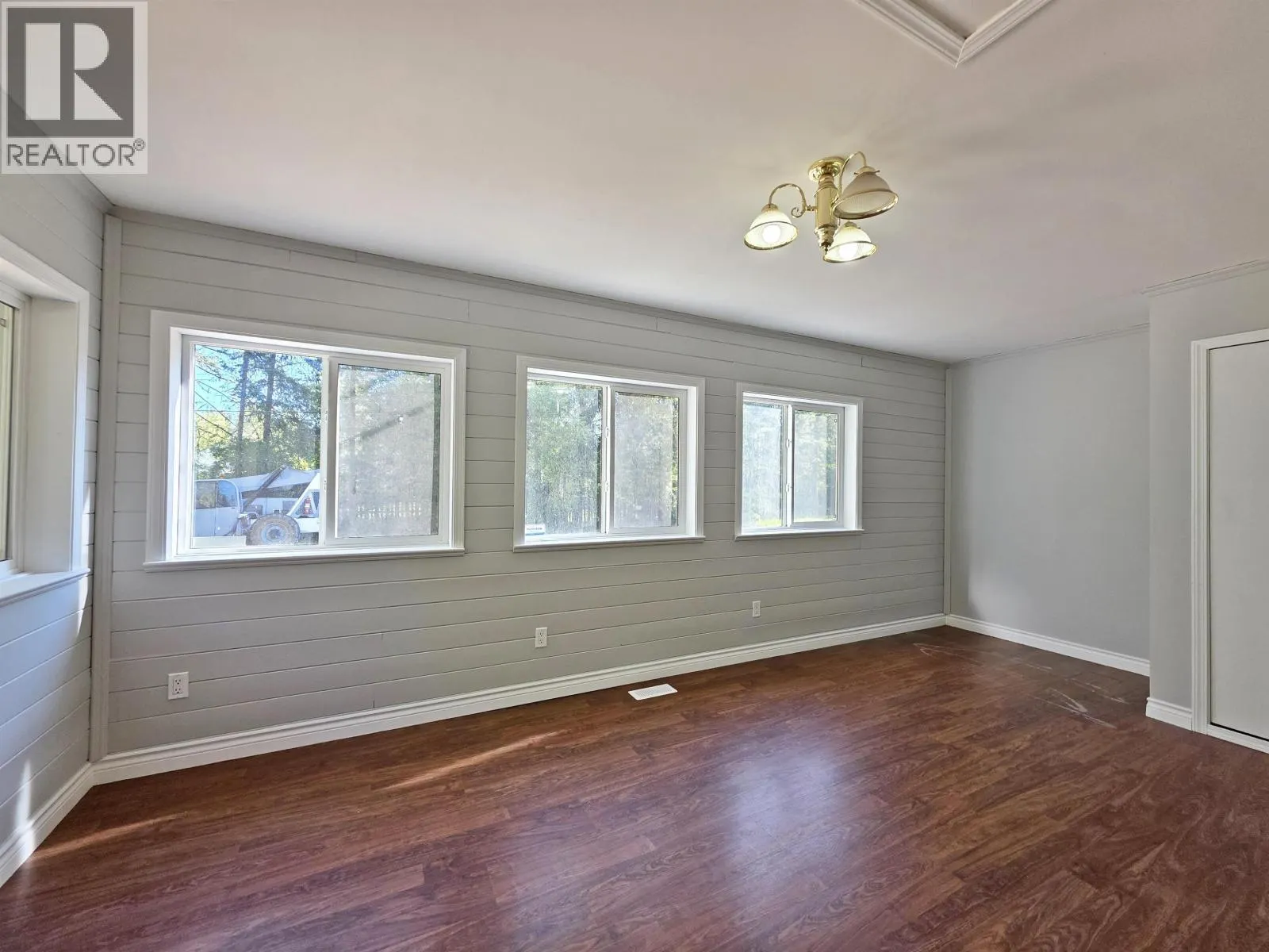 1042 MAPLE DRIVE