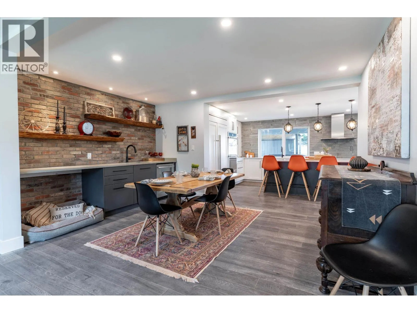 5365 MAPLE CRESCENT