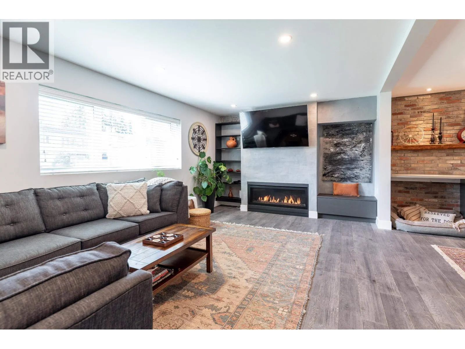 5365 MAPLE CRESCENT